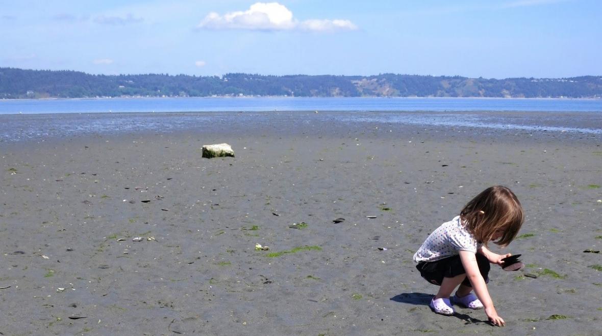 girl-playing-in-sand-Dash-Point-State-Park-Washington-near-Seattle