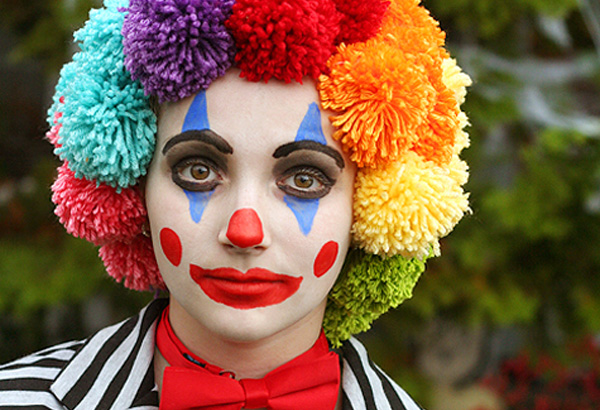 DIY Halloween pom pom clown wig for kids by Lisa Storms
