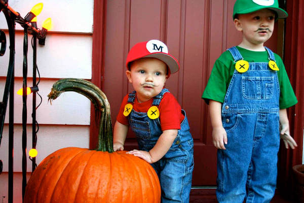 DIY Super Mario Brothers Halloween costumes for kids on Instructables
