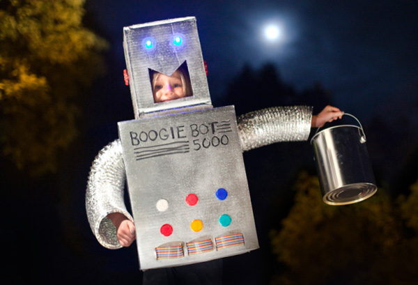 DIY robot Halloween costume for kids on Makezine