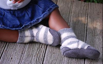 Eco-friendly wool baby booties by Wooly Baby on Etsy
