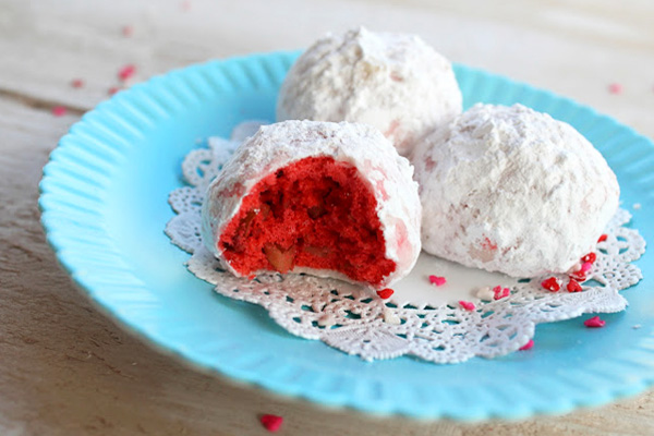 Valentine's Day wedding cookies by Sweet Adventures of Sugarbelle