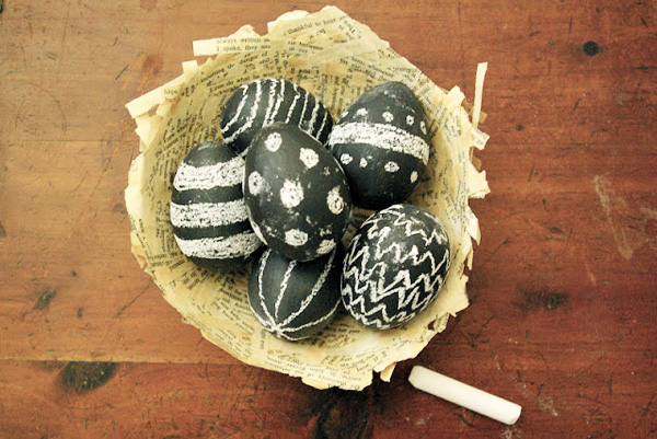 Chalkboard paint Easter eggs for kids by Oleander + Palm