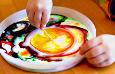 Milk painting with kids by Modern Parents Messy Kids