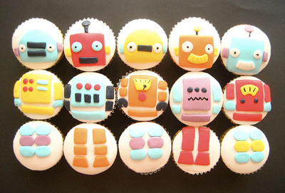 Robot birthday cupcakes by Hello Naomi