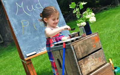 Outdoor mud pie kitchen for kids by Inner Child Fun