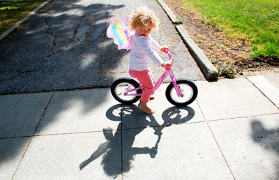 Drawing shadows with kids by TinkerLab