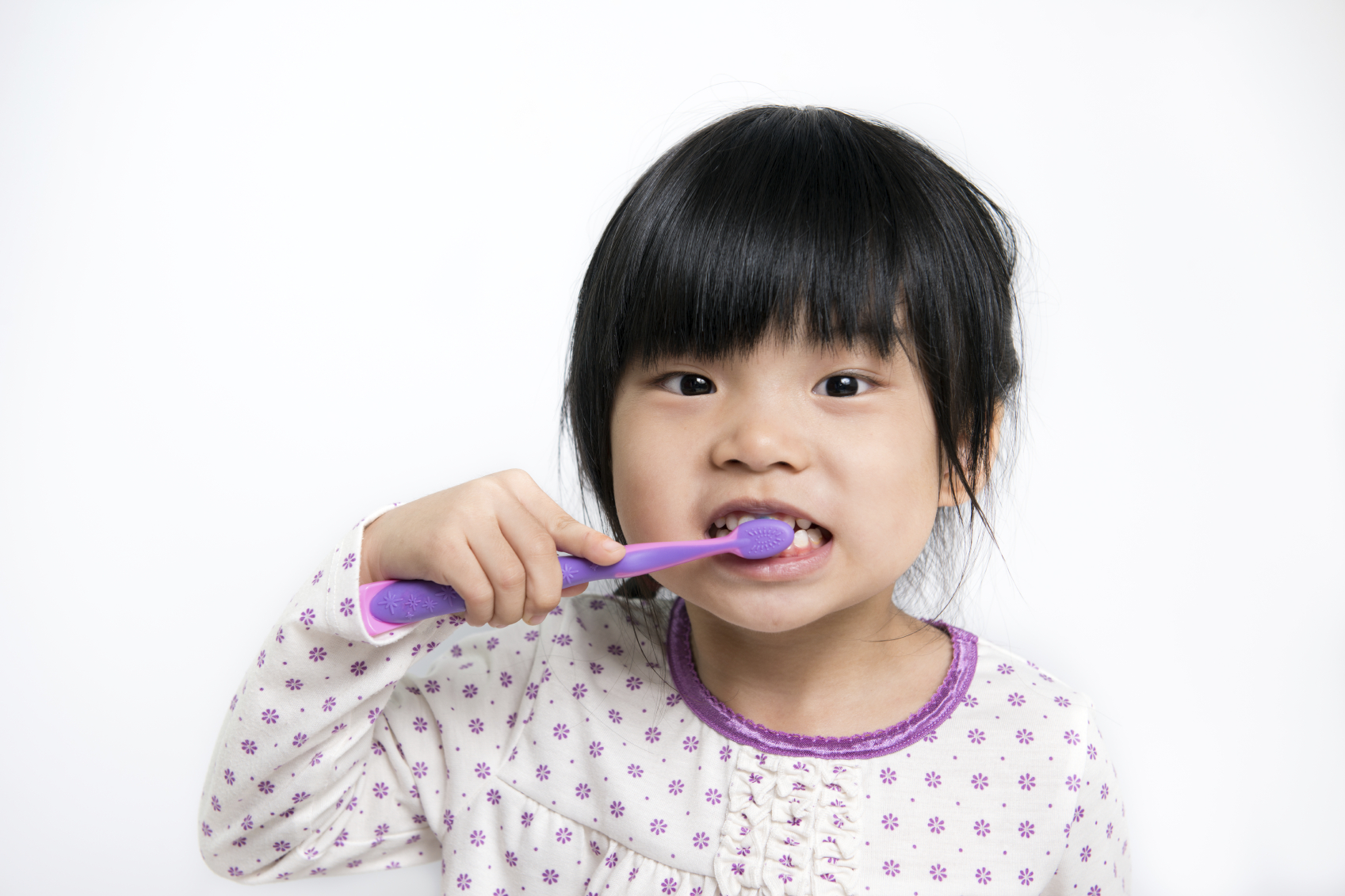 girl brushing teeth bedtime routine