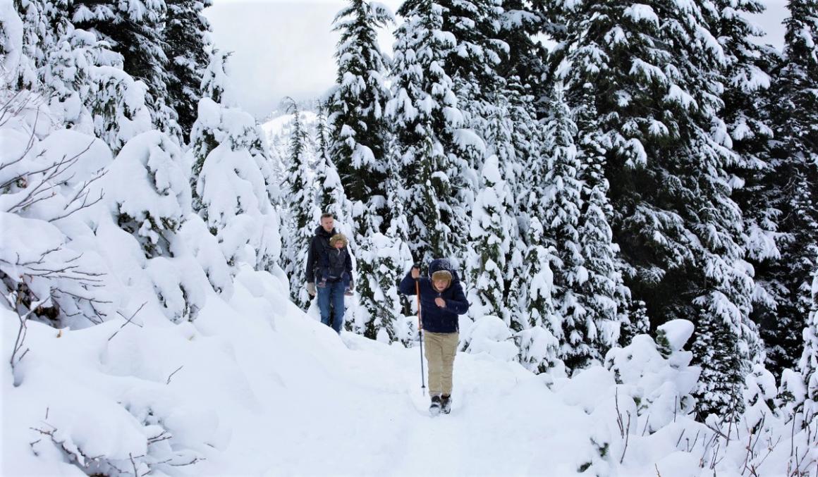 Family on snowy trail hiking in snowshoes Seattle family takes on 1000 hours outdoors challenge