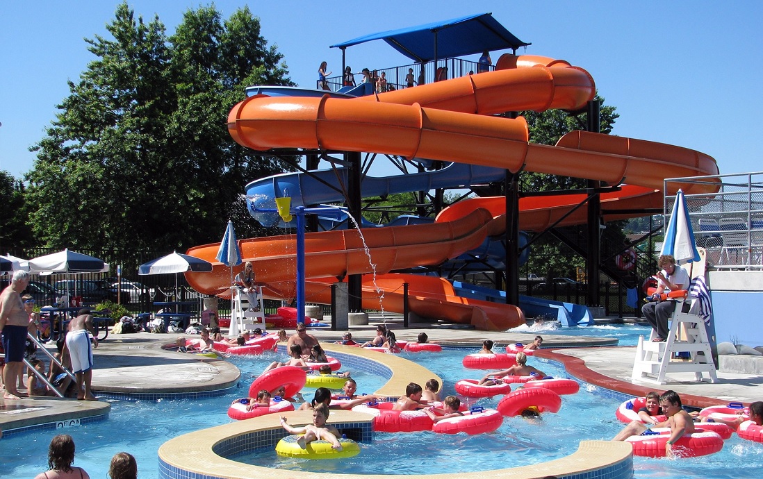 Henry Moses Aquatic Center in Renton near Seattle families kids stay cool during Seattle heat wave