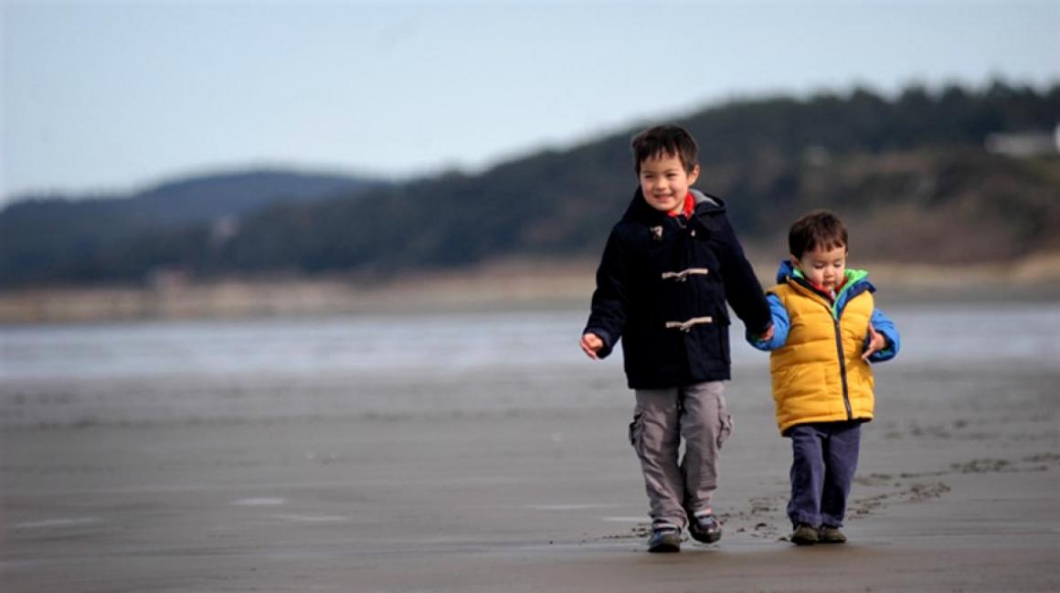 Boys-walking-on-the-beach-Seabrook-getaway-with-kids