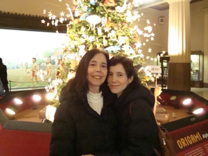 mother-daughter-with-the-tree