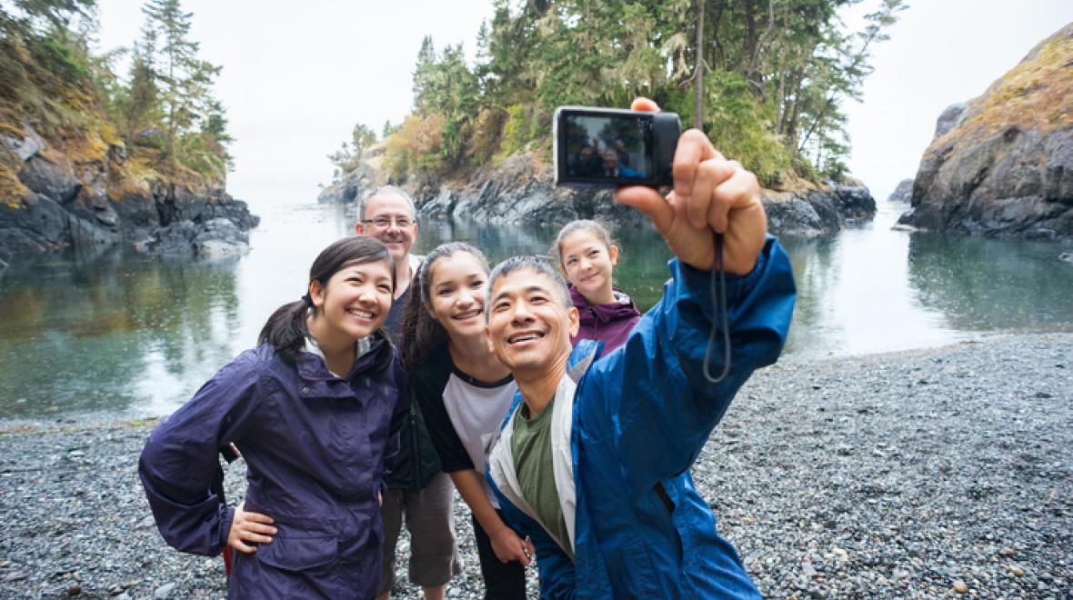 hiking family memory selfie