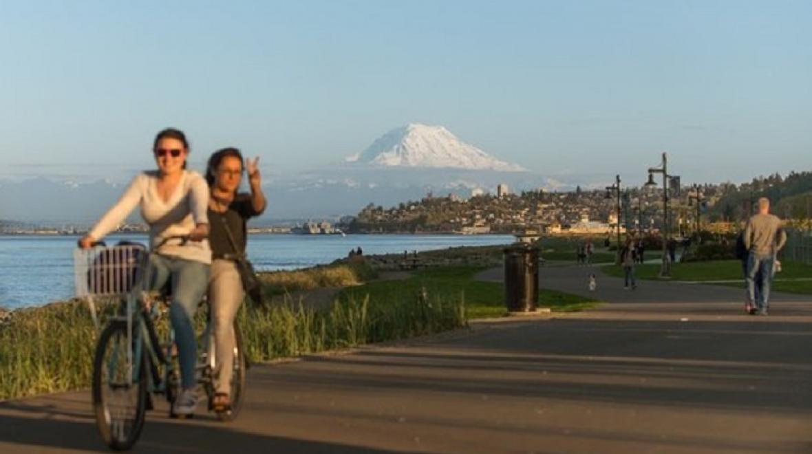 Women riding bikes in Tacoma