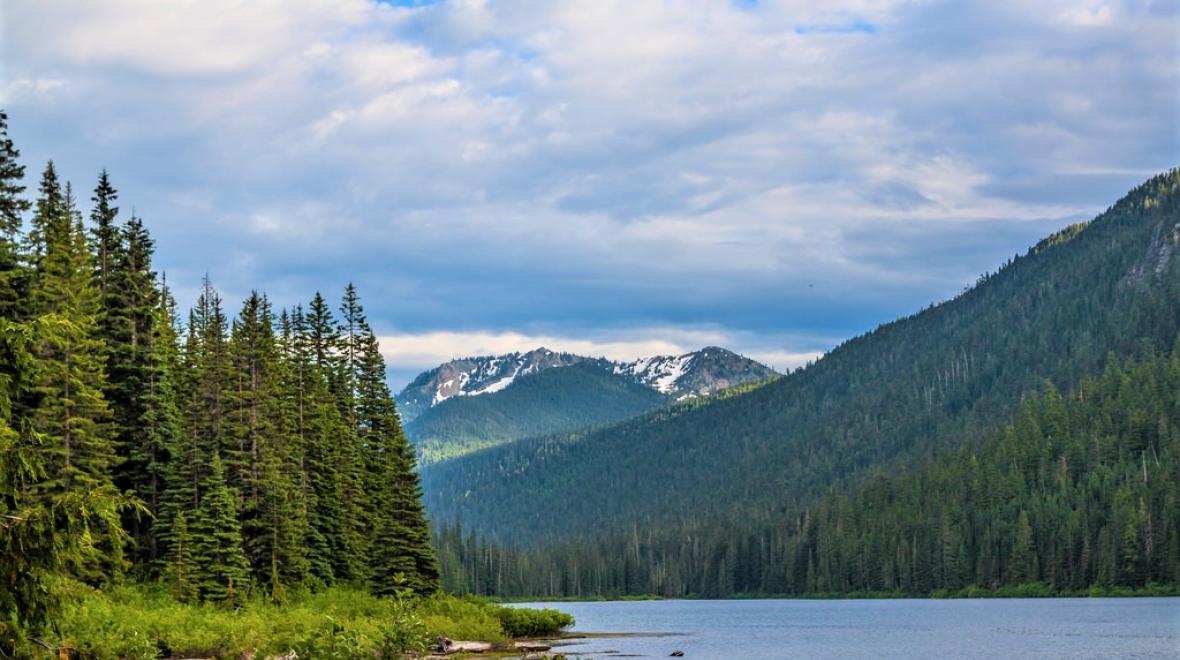 Best-hikes-to-lakes-Washington-families-kids-Hyas-Lake-Teanaway