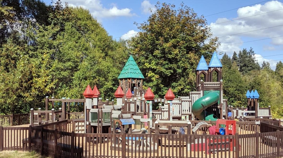 Castle-park-best-eastside-bellevue-kirkland-redmond-playgrounds-kids-families