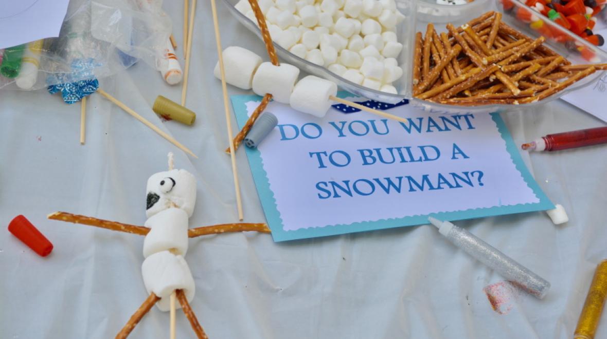 Snowman-building-kit