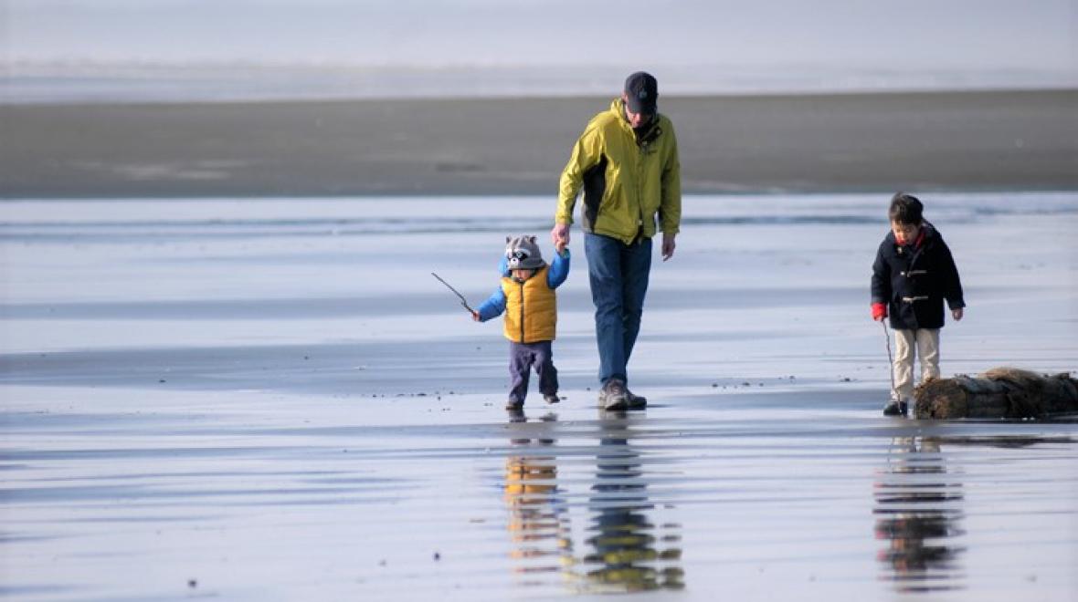 Seabrook-easy-family-getaway-from-seattle-dad-boys-walking-on-the-beach