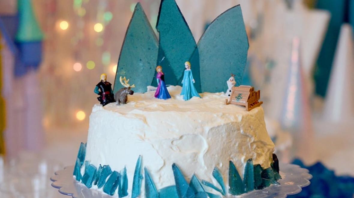 Frozen-themed-cake 