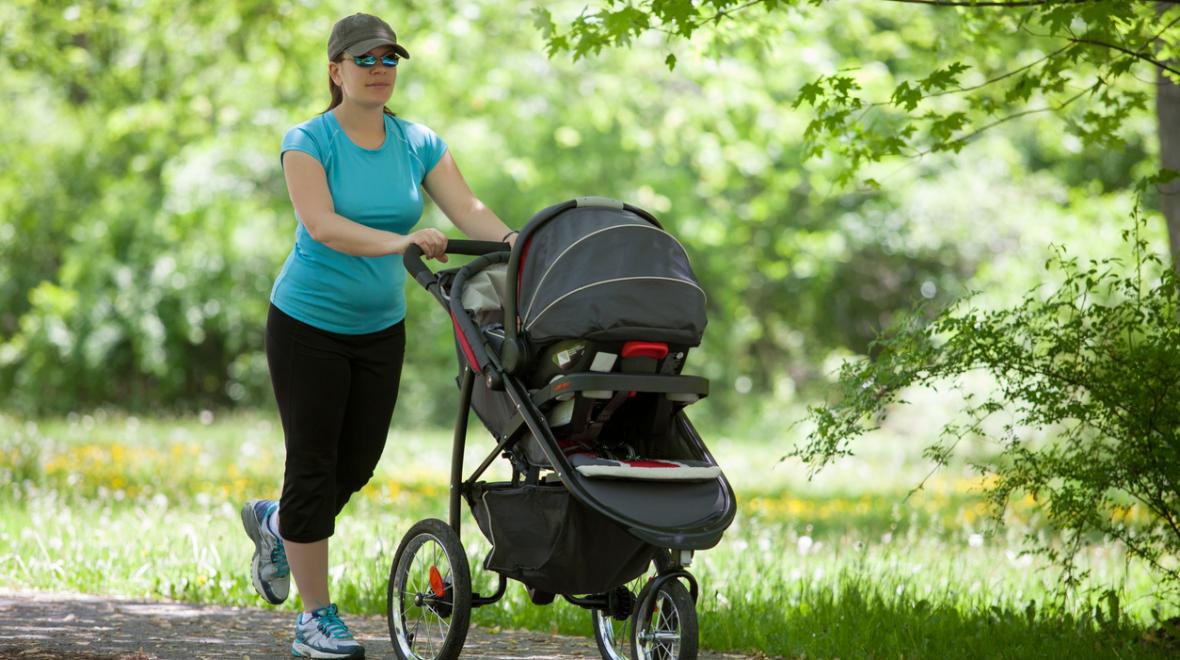 Mom running with baby in stroller on paths around Seattle, Bellevue and the Eastside