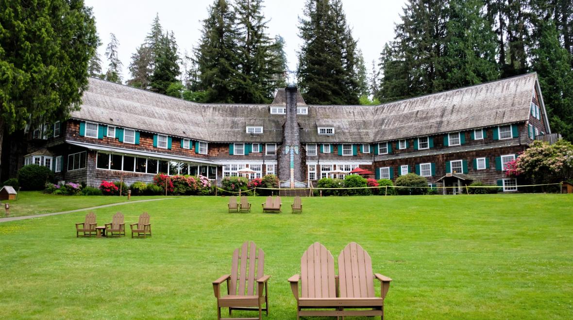 Lake Quinault Lodge on Washington's Olympia Peninsula family getaways covid times seattle
