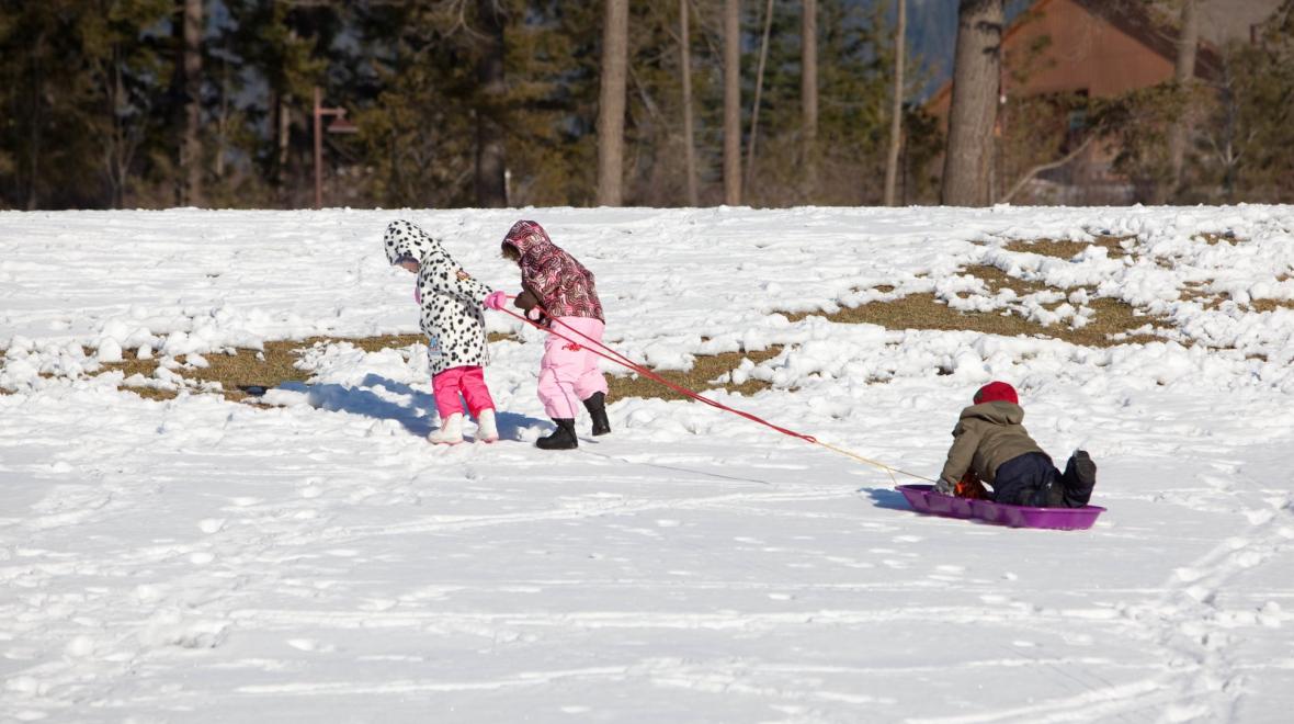 Kids playing in the snow at Suncadia Resort in Cle Elum, Wash., nearby getaways for Seattle area families