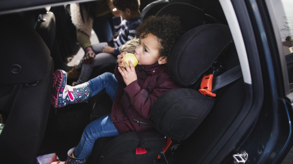 Kid-eating-snack-in-car