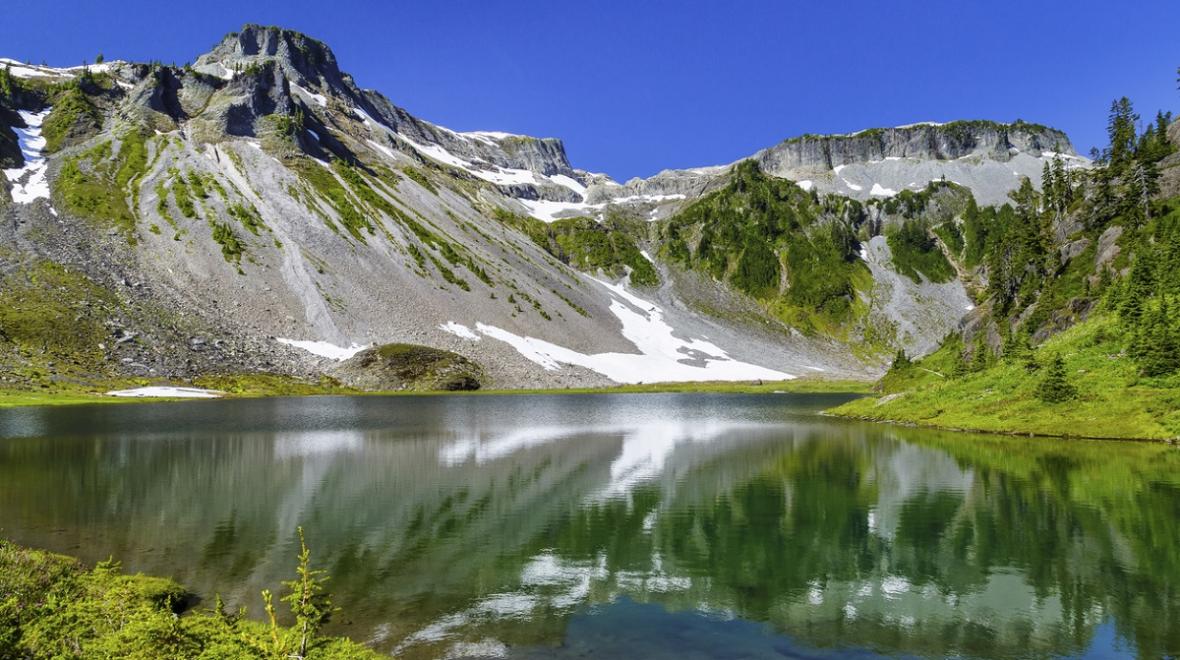 Best-hikes-to-lakes-Washington-families-kids-Bagley-Lake-Mount Baker