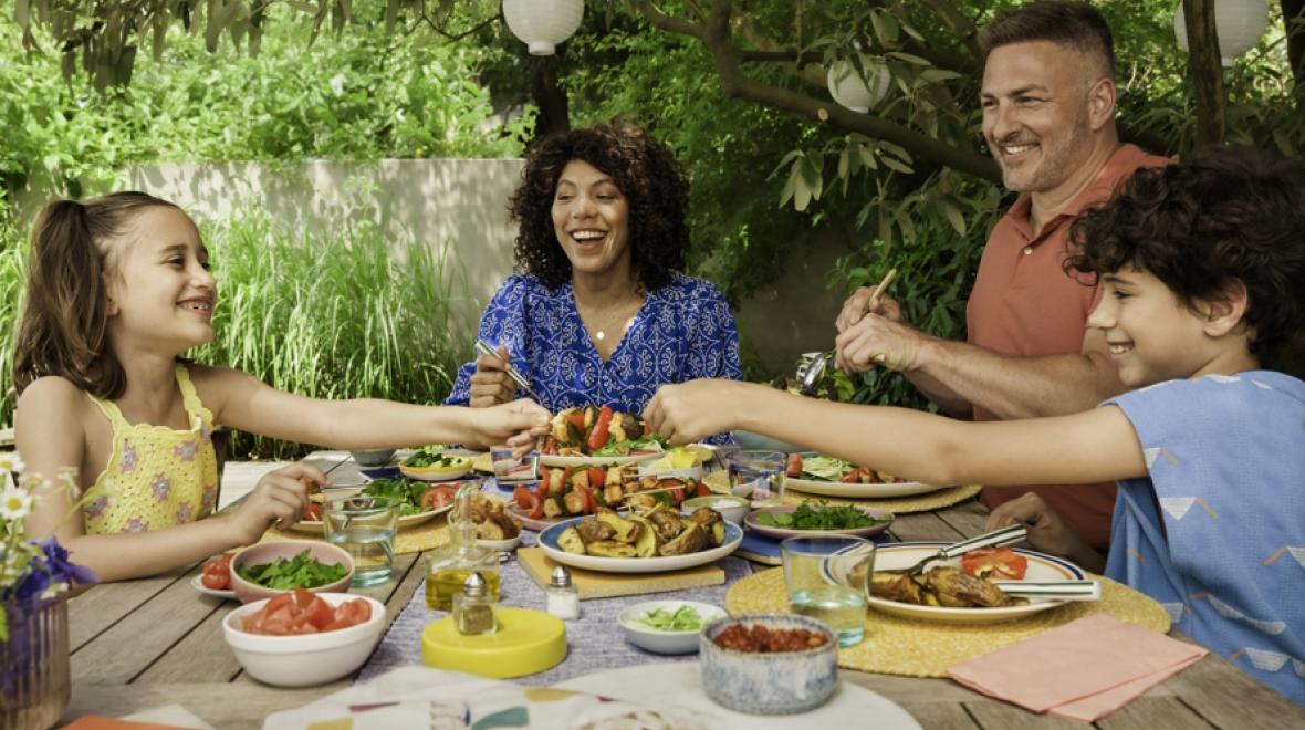 Family eating a HelloFresh meal together