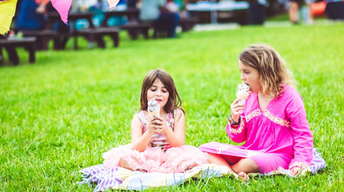 kids eating ice cream at a spring festival in Seattle