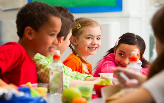 kids eating a healthy school lunch after new guidelines were implemented in washington