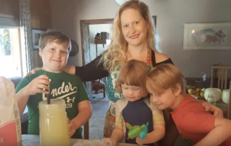 lemonade-with-kids