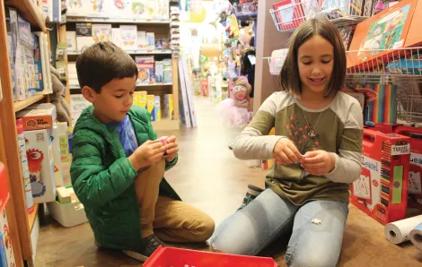 kids trying out Plus-Plus construction pieces at Teaching Toys in Tacoma’s Proctor District