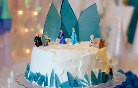 Frozen-themed-birthday-cake