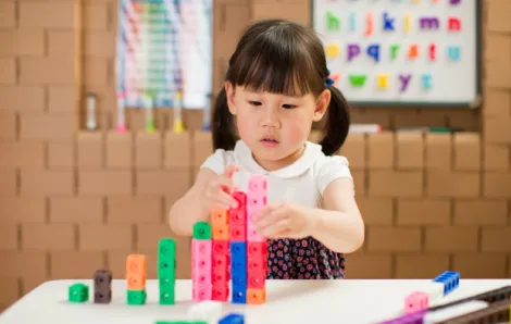kid-working-with-math-blocks