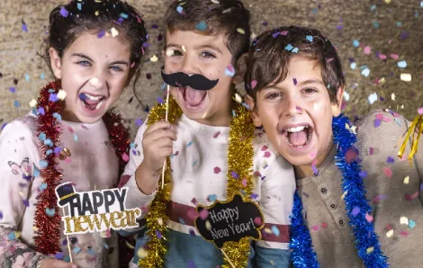 Kids-celebrating-new-year