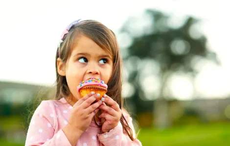 Girl-eating-cupcake-at-the-park-best-south-sound-tacoma-area-treats-parks-kids