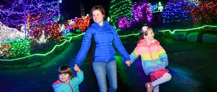 Holiday lights displays Seattle Tacoma Bellevue sparkling holiday fun mom and two girls at Zoolights at Point Defiance Zoo & Aquarium