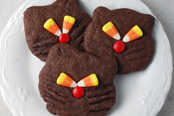 Halloween treats: Black cat cookies by Creations By Kara