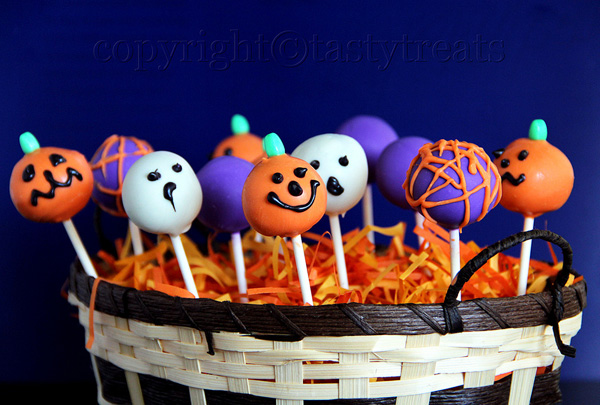 Halloween treats: Halloween cake pops by Tasty Treats