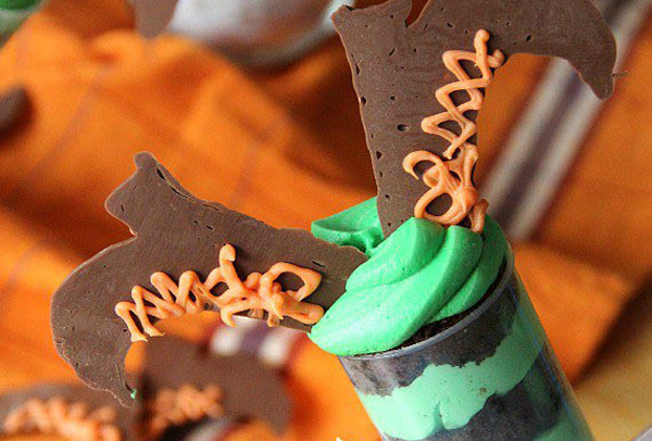 Halloween treats: Halloween witch push-up pops by Cookies and Cups