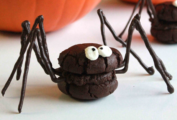 Halloween treats: Spider whoopie pies by Oh Sweet Day!