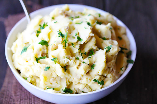 Healthy Thanksgiving side dish: Hummus mashed potatoes by Gimme Some Oven