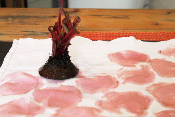 Creative ideas for using beets: Beet-dyed tea towels by Bohachi Bean
