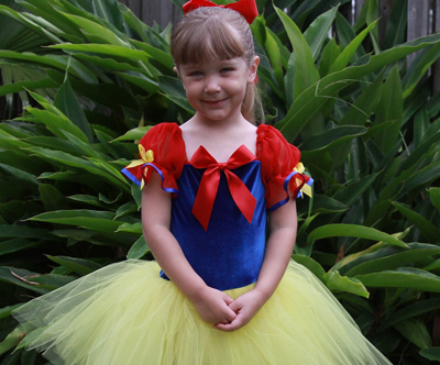 Snow White Halloween costume by Prima Fashions on Etsy