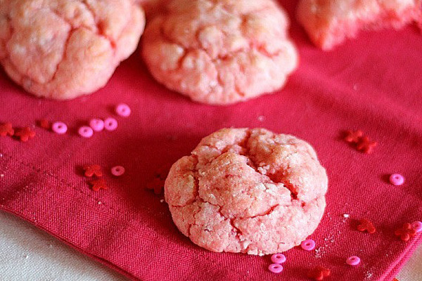 Valentine's Day strawberry gooey butter cookies by Cookies and Cups