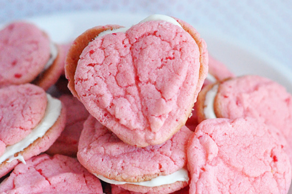Valentine's Day strawberry heart Oreo cookies by Thirty Handmade Days