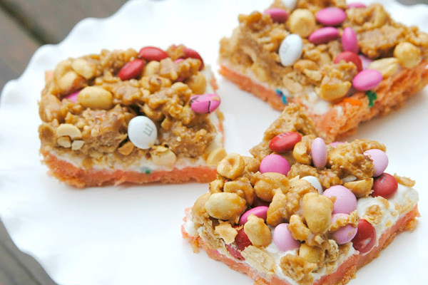 Valentine's Day cookie bars by Happy Go Lucky