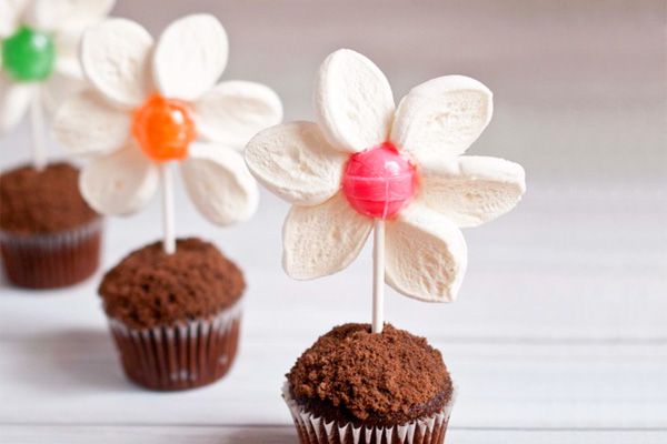 Easter spring flower muffins for kids by Domestic Fits