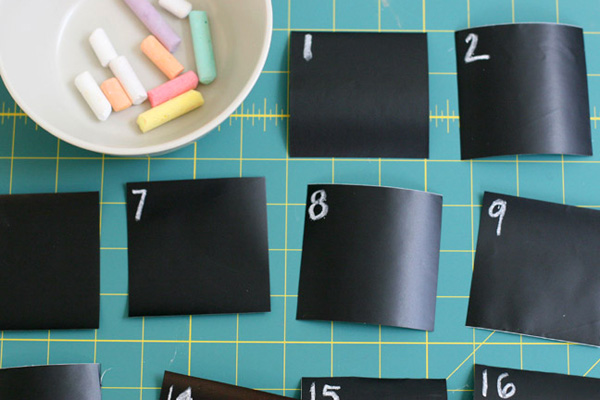 DIY chalkboard calendar by Momtastic